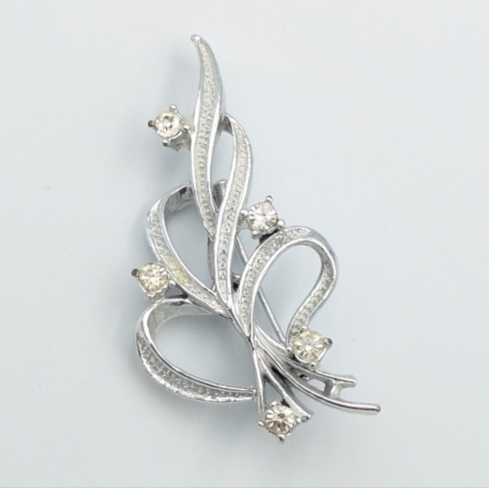 Vintage Signed Gerrys Leaf Brooch Pin Silver Tone White Rhinestone Textured
